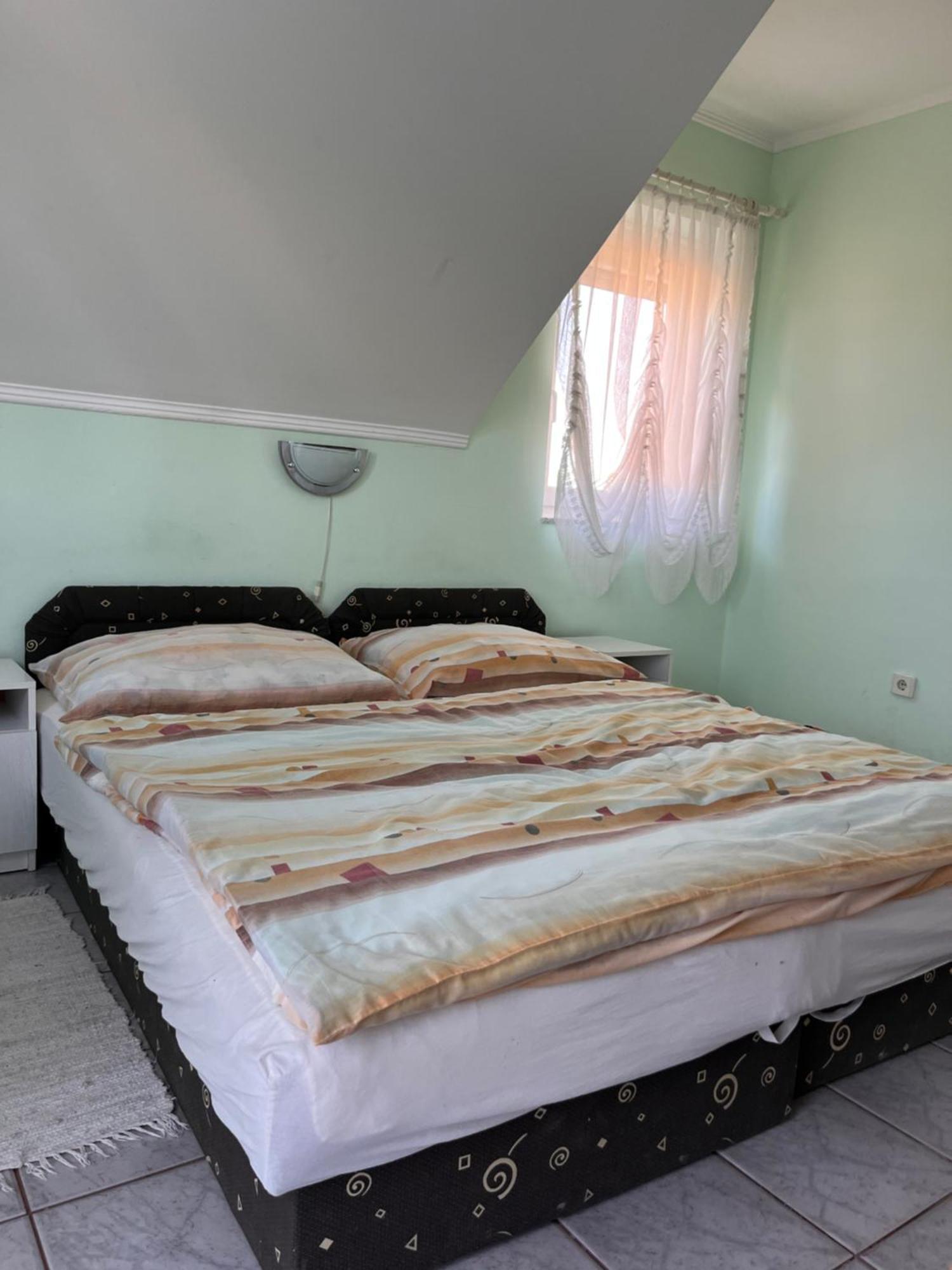 Gyoergyi Haus Hotel Buk Ngoại thất bức ảnh